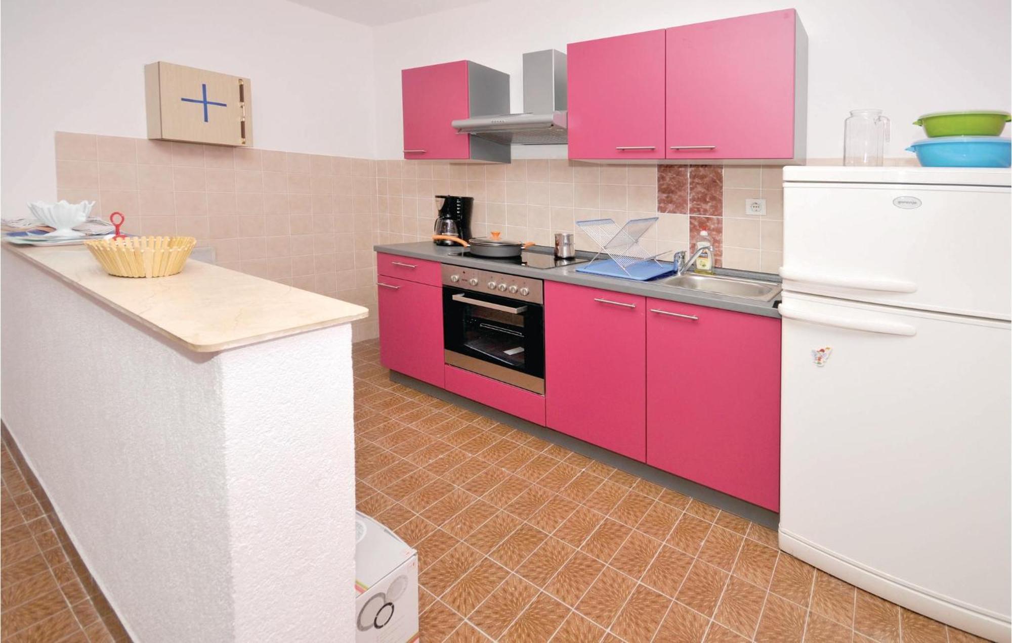 2 Bedroom Cozy Apartment In Marina Exterior foto