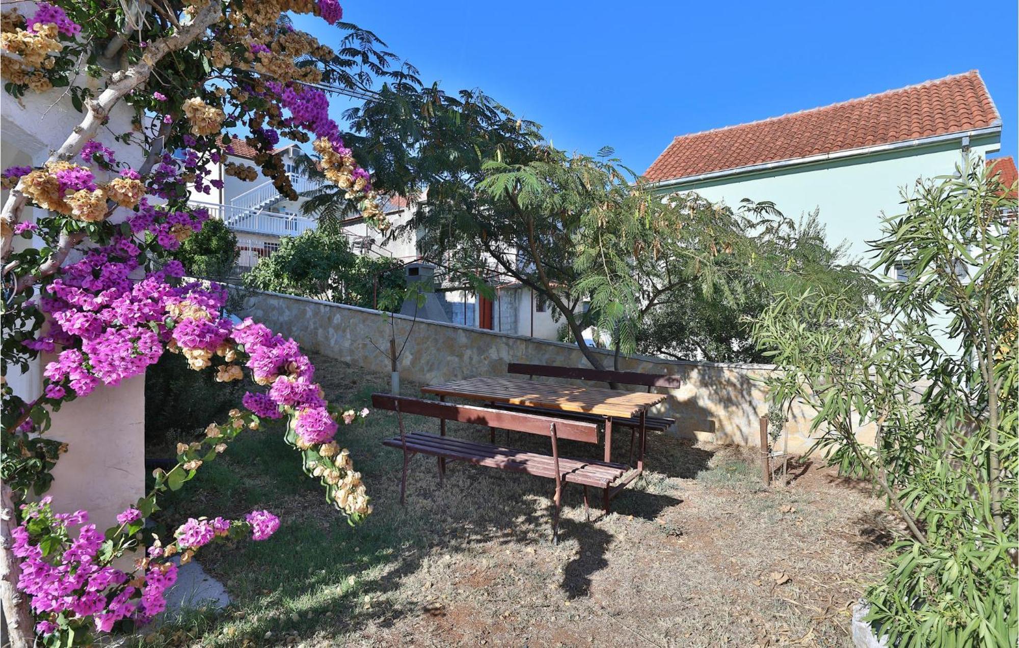 2 Bedroom Cozy Apartment In Marina Exterior foto
