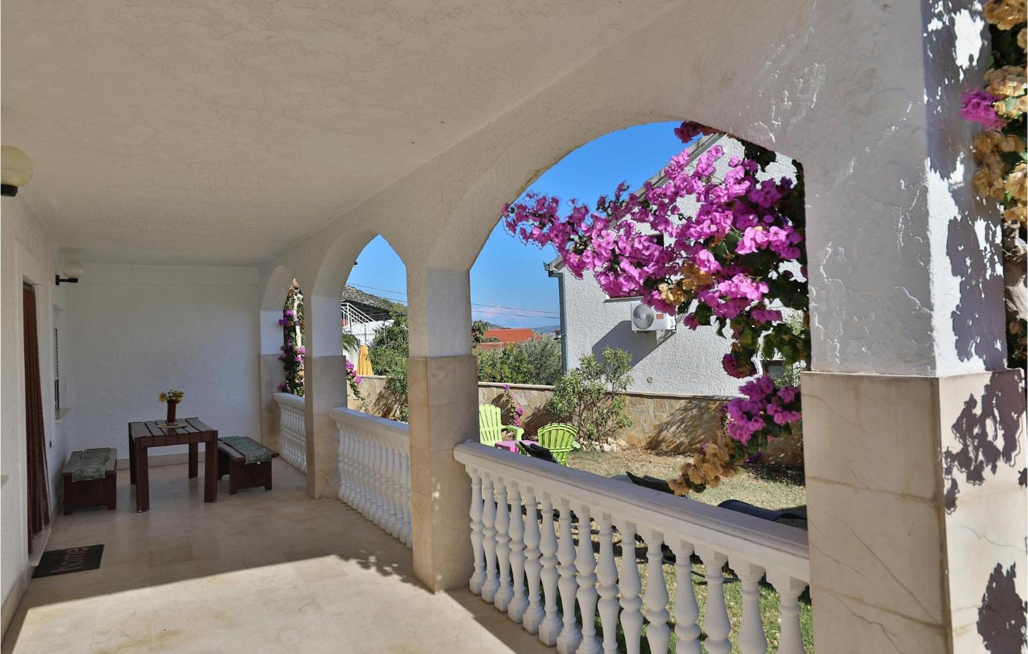 2 Bedroom Cozy Apartment In Marina Exterior foto