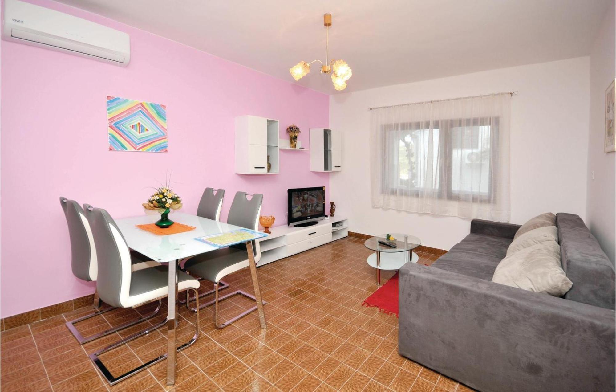 2 Bedroom Cozy Apartment In Marina Exterior foto