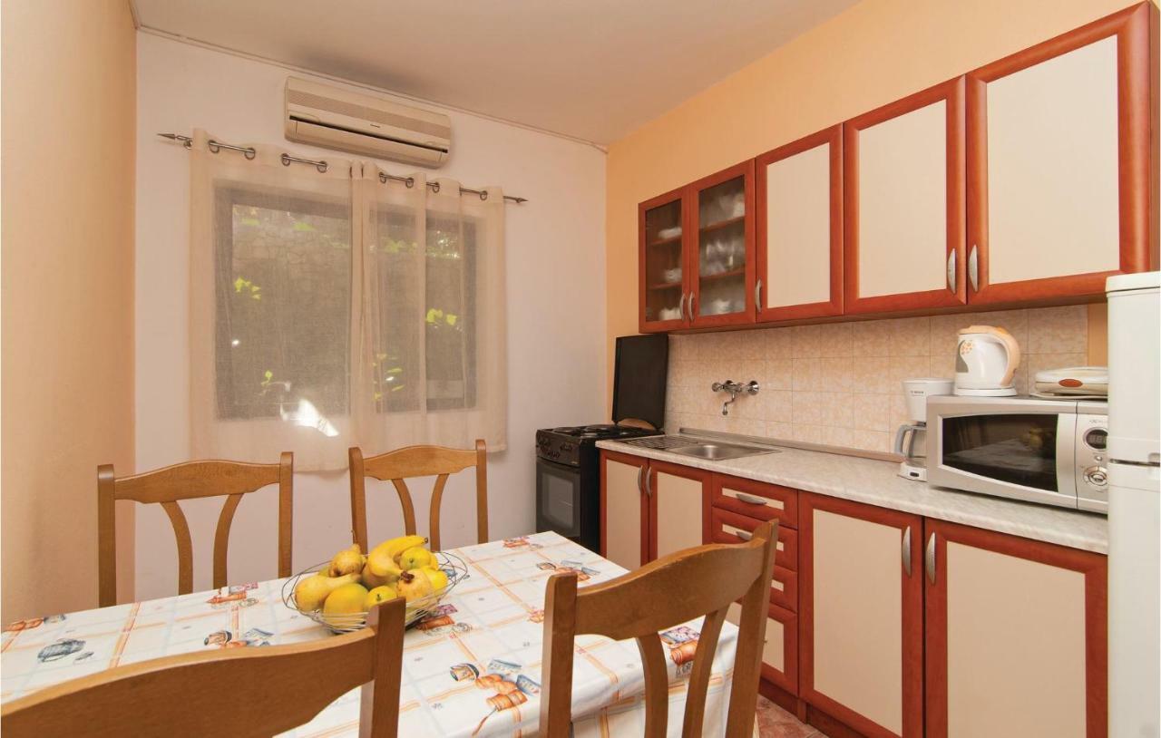 2 Bedroom Cozy Apartment In Marina Exterior foto