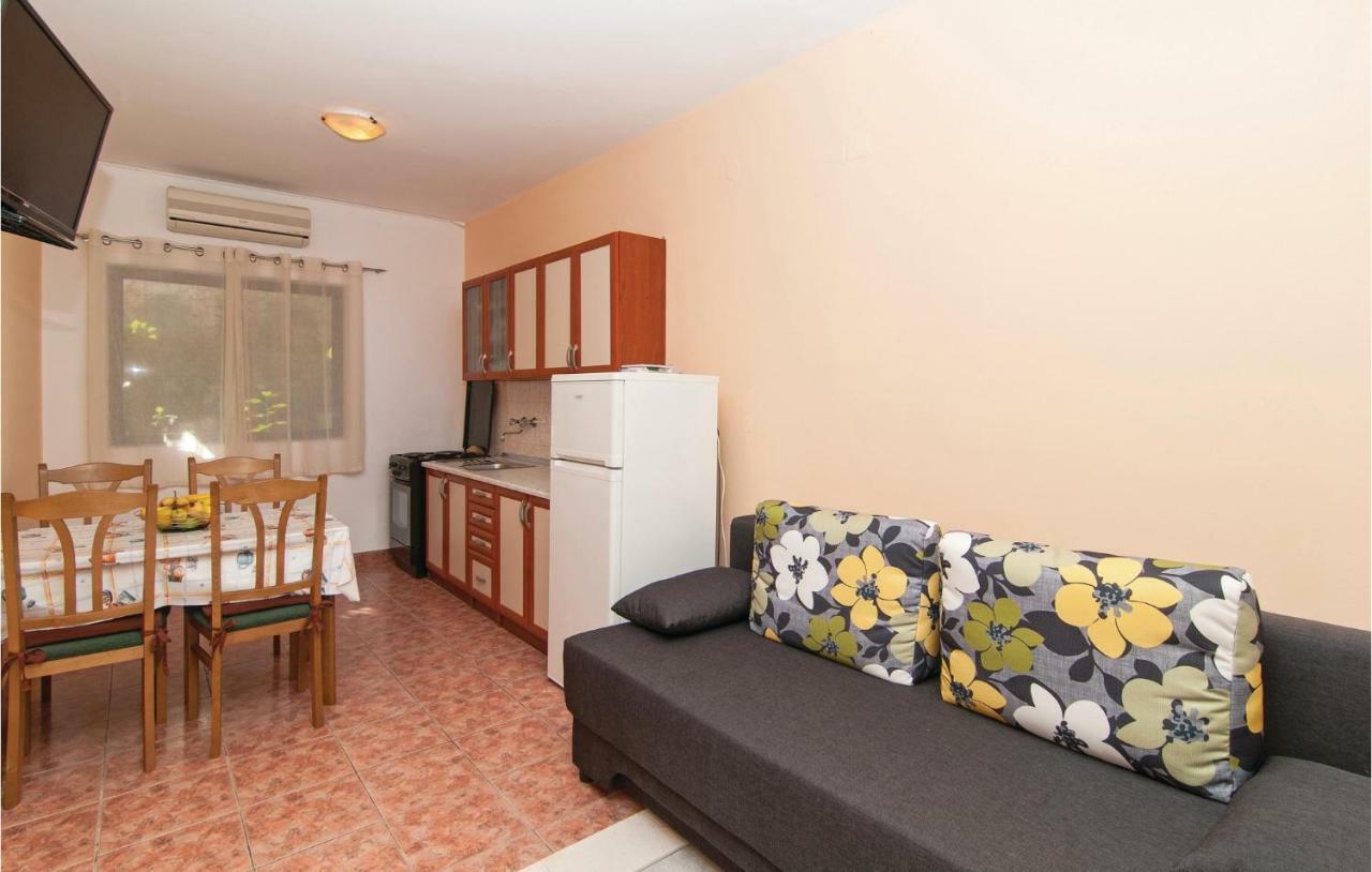 2 Bedroom Cozy Apartment In Marina Exterior foto